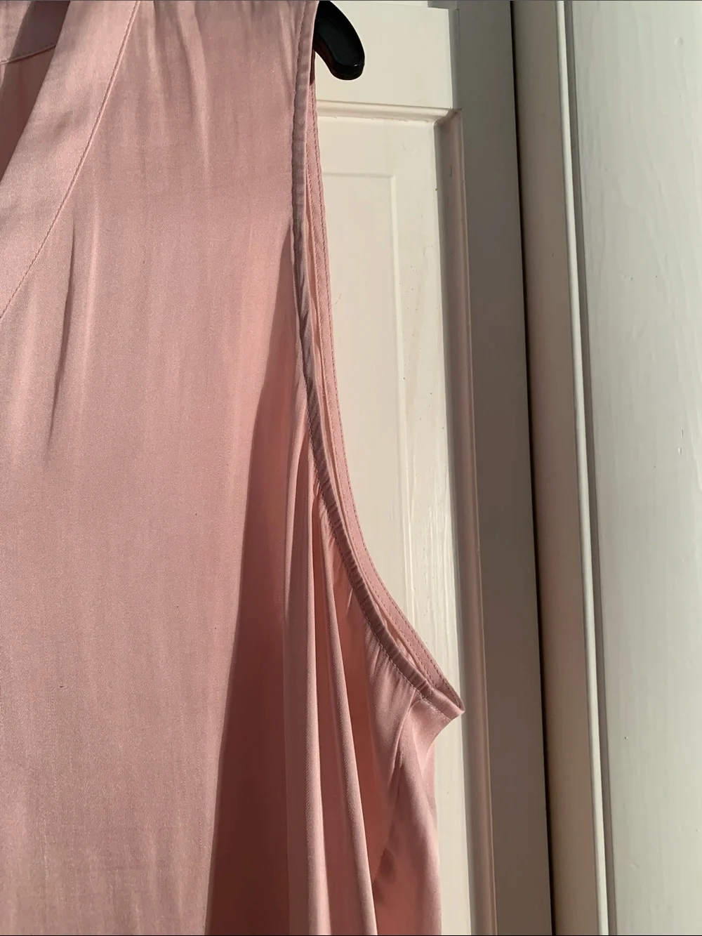 Banana Republic Dusty Pink V-Neck Sleeveless Blouse - Picture 4 of 8